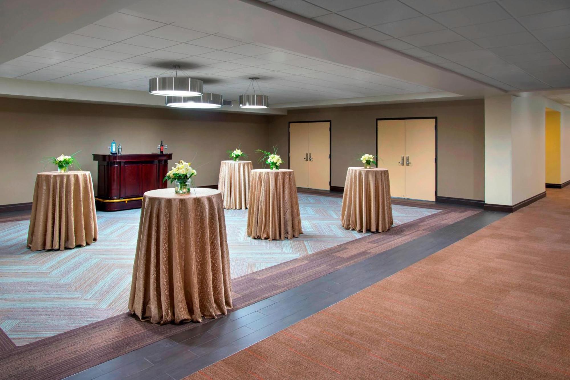 Four Points By Sheraton Charleston Exterior photo